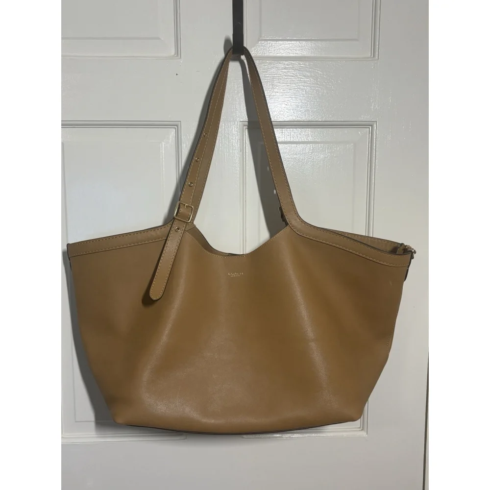 Coach Gramercy Tote Bag in Tan Honey Brown Smooth Natural Grain Leather
